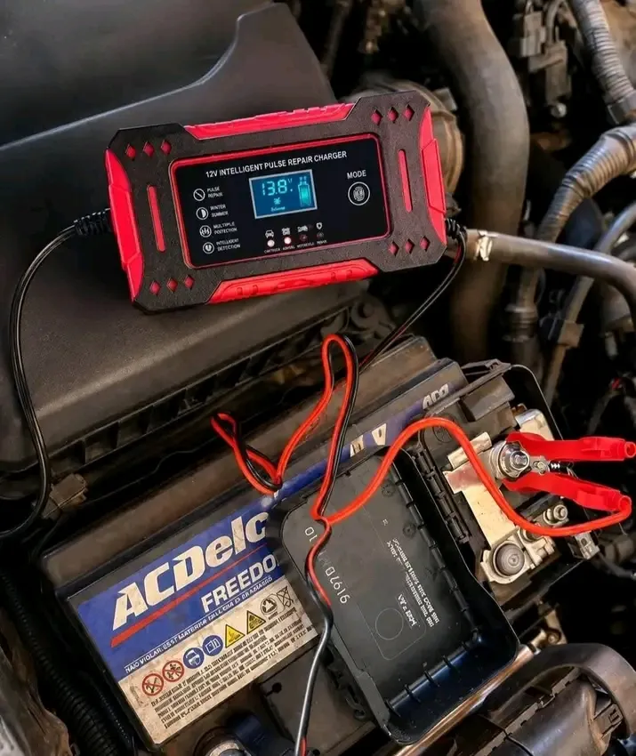 Carregador de bateria para carro e mota com visor LCD