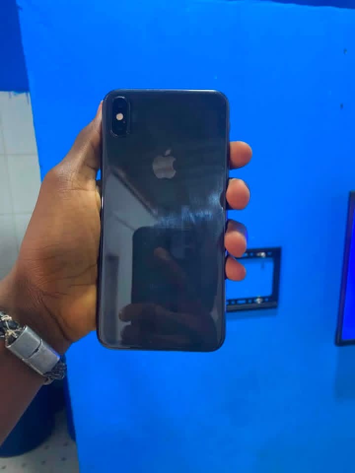 iPhone XS Max preto