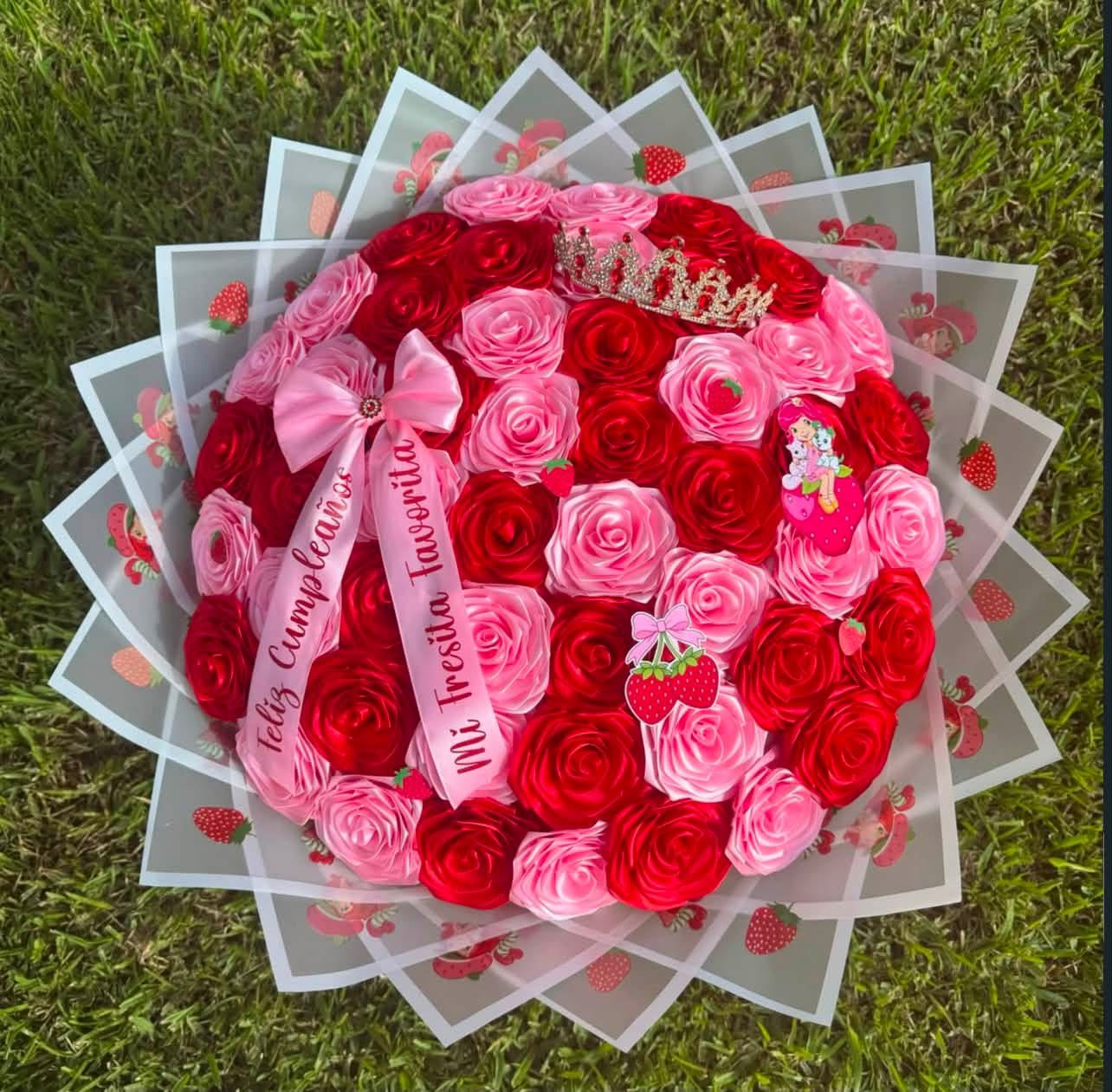 Buquê de rosas de cetim