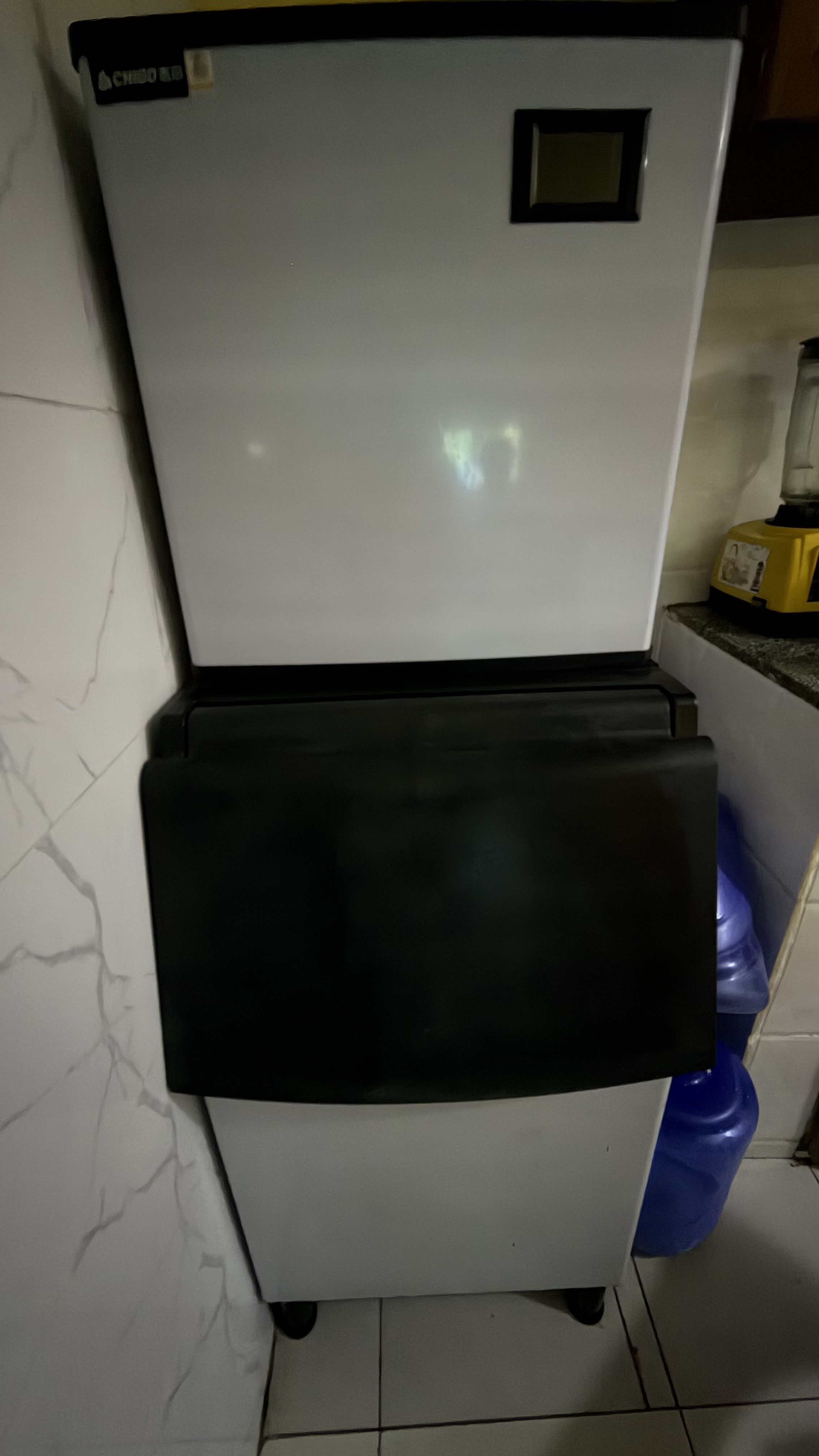 Máquina de Gelo em cubo