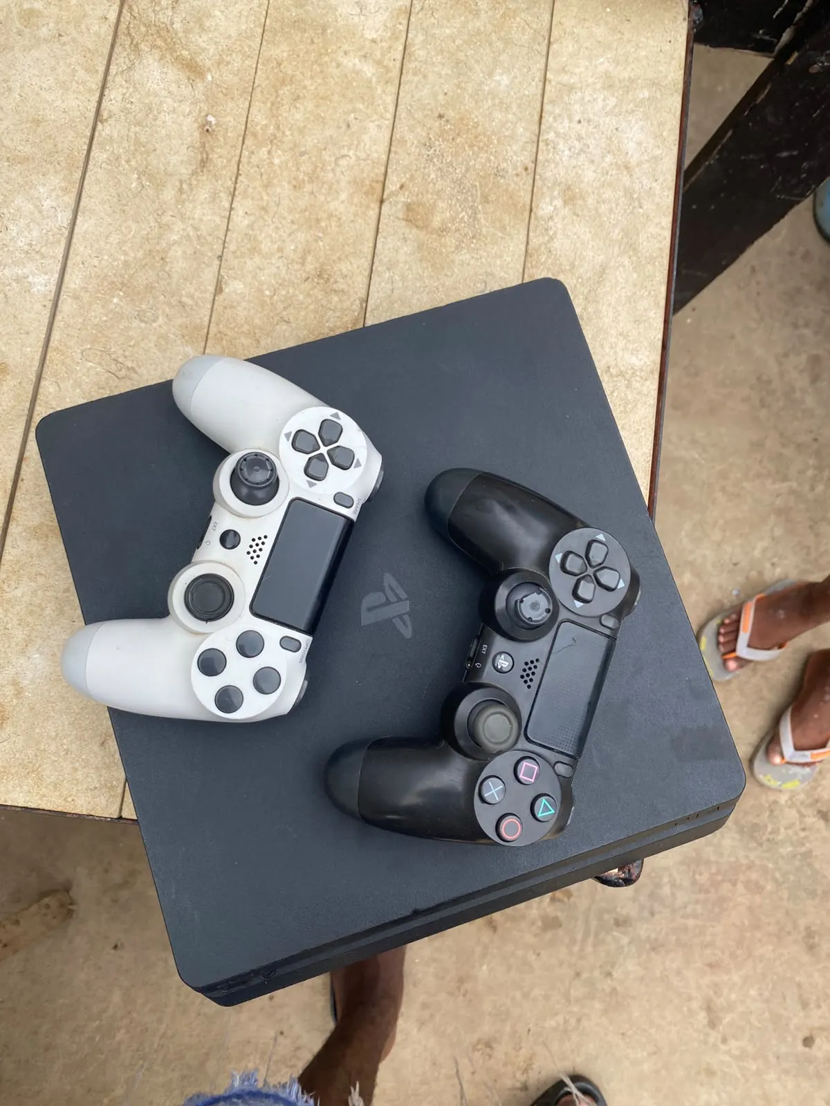 🎮 PLAYSTATION 4 (PS4) SLIM – 500 GB