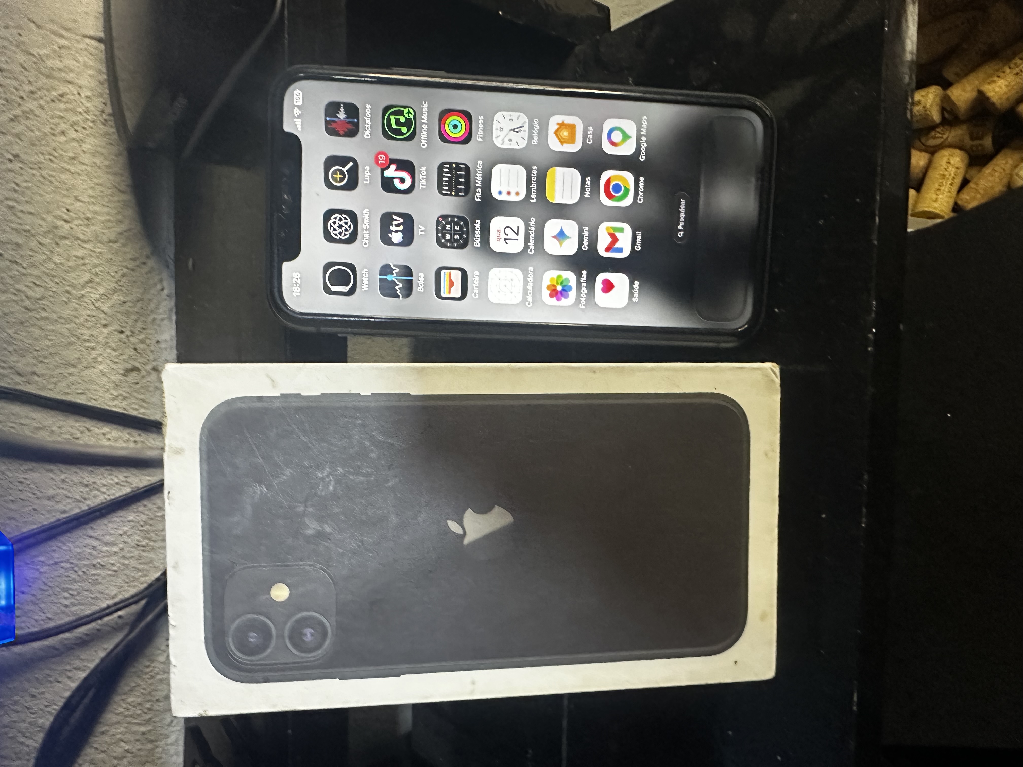 iPhone 11 Normal semi novo ainda aprova de água